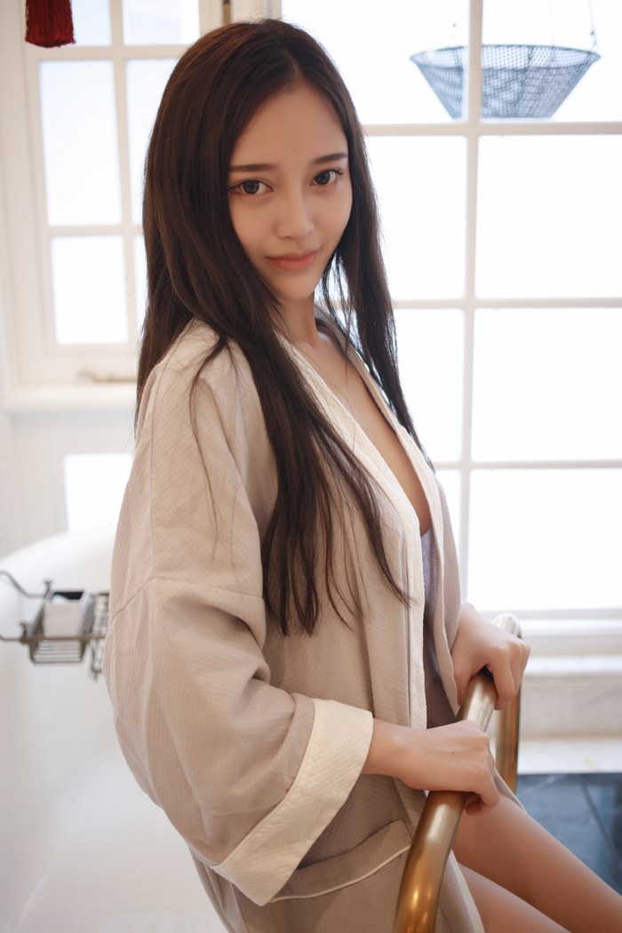 大胸妹唐琪儿睡衣大敞真空秀豪乳(图36)