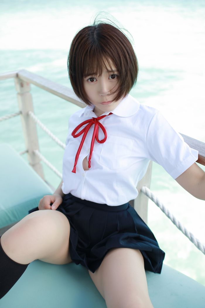 学生妹艾莉湿身白衬衣美乳依稀可见(图28)