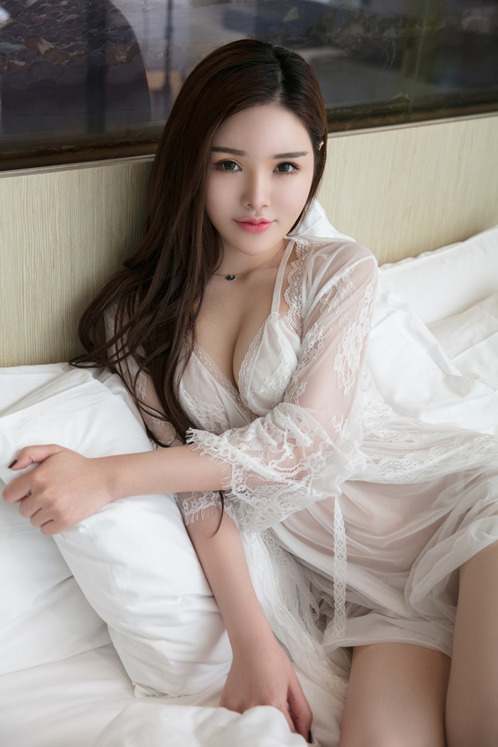 青豆女神陈宇曦透视纱裙香艳欲滴(图19)
