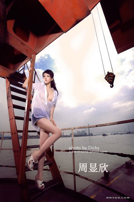 绝色美女周显欣惊艳写真(图16)