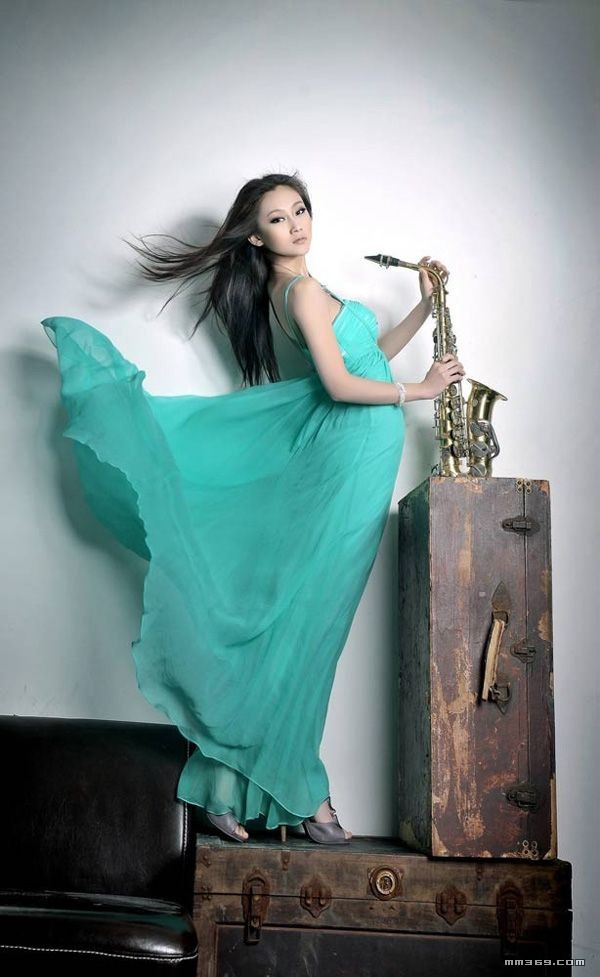 美女林鹏百变造型拍写真(图8)