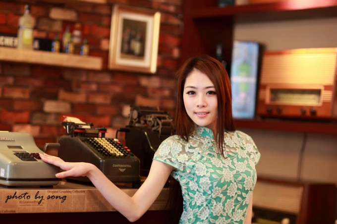 娇艳美女模特性感旗袍专场秀(图5)
