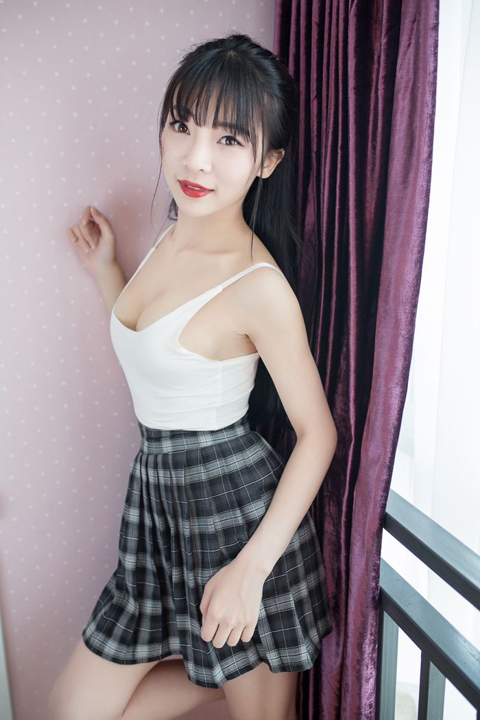 俏皮妹子莉莉丝学生短裙内内走光光(图40)