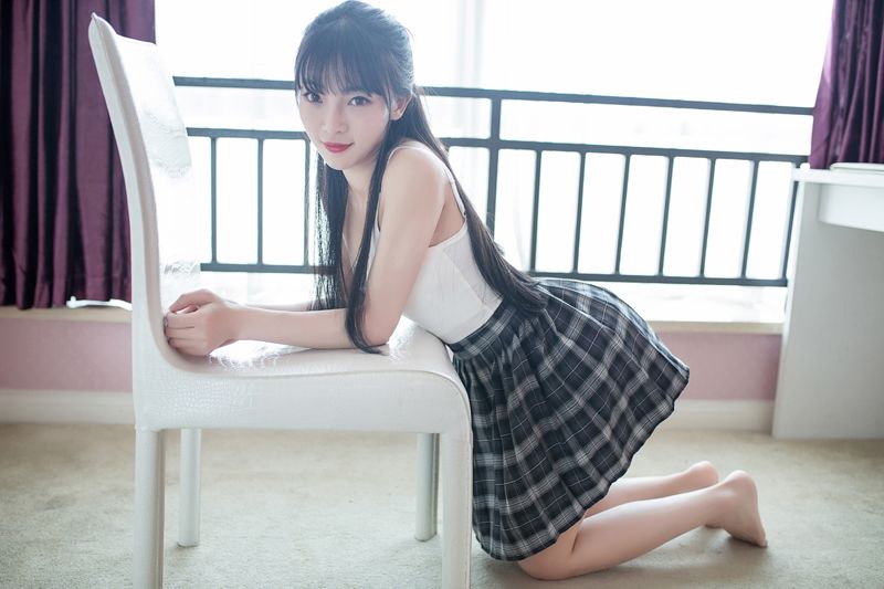 俏皮妹子莉莉丝学生短裙内内走光光(图38)