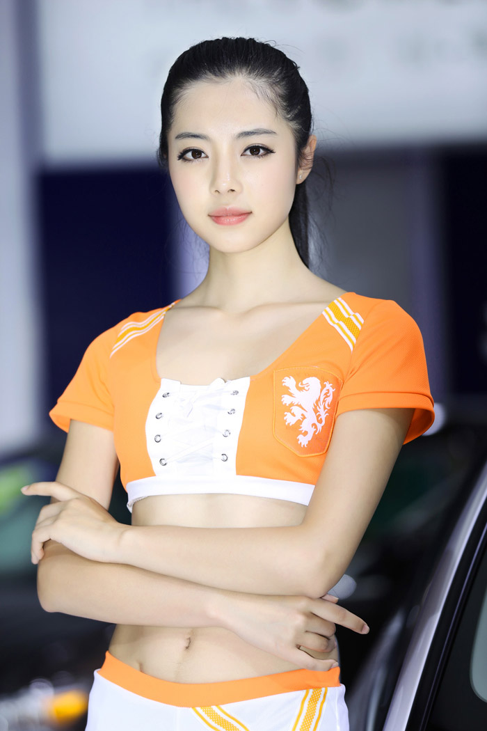 2014北京车展香车美女爆棚(图16)