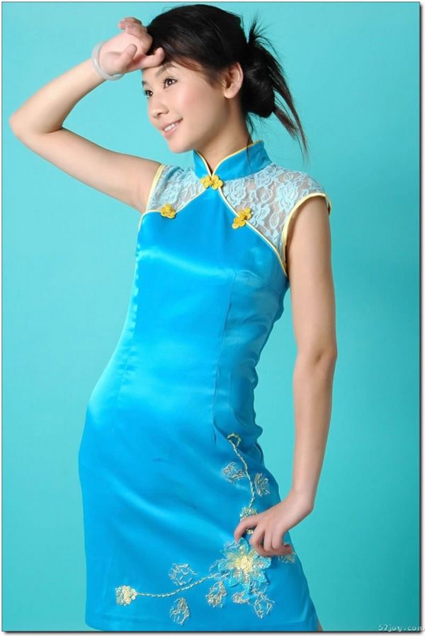 可爱的中国旗袍小妹妹(图1)