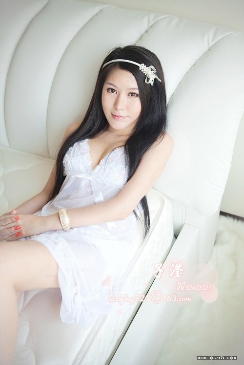 校园美女寝室大胆自拍(图9)