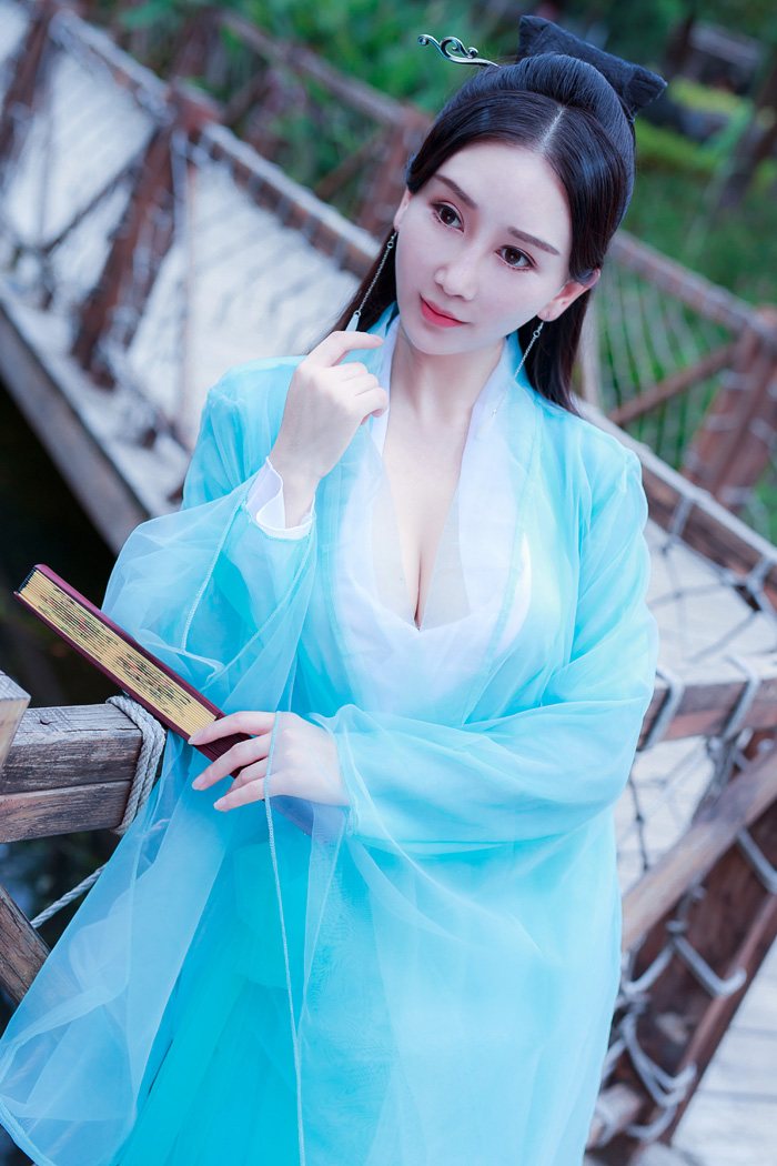 古风女王邹晶晶真空上阵乳此动人(图1)