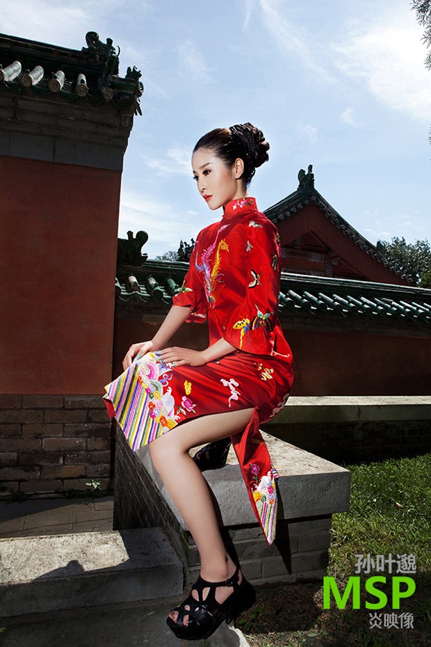 别有时尚风味的中国旗袍美女(图2)