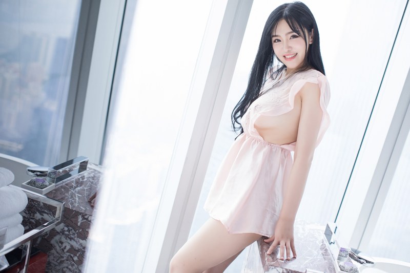 气质女神刘钰儿居家睡裙真空秀豪乳(图25)