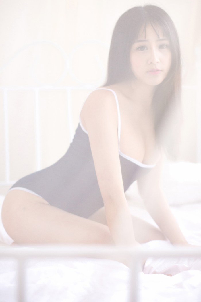 诱人思淇露背毛衣大胆秀豪乳高清图(图20)