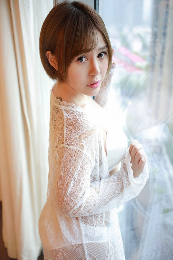 女神艾莉镂空内衣酥胸大露很吸睛(图1)