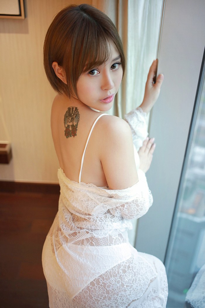 女神艾莉镂空内衣酥胸大露很吸睛(图12)
