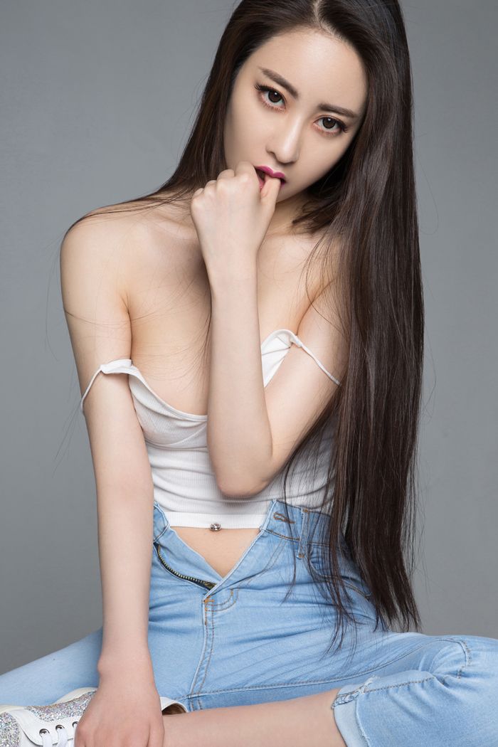 御姐穆菲菲性感私房完美演绎制服诱惑(图24)