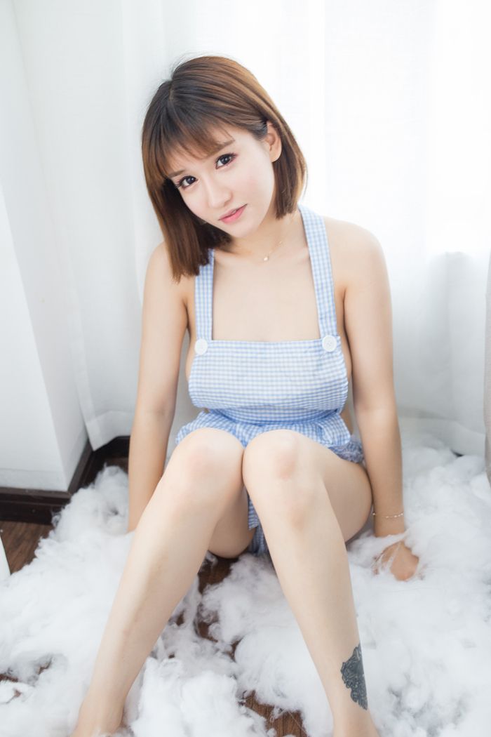 童颜宝贝vivi制服比基尼难掩巨乳尽现(图18)