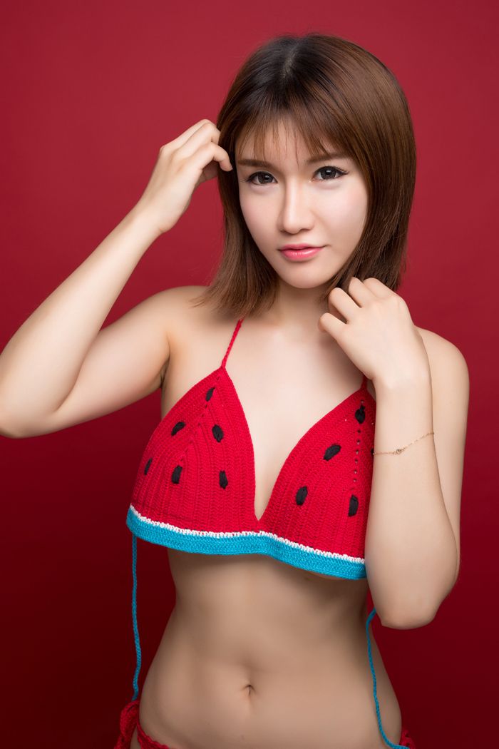 童颜巨乳娇萌萌艺术写真双峰捧不住(图37)
