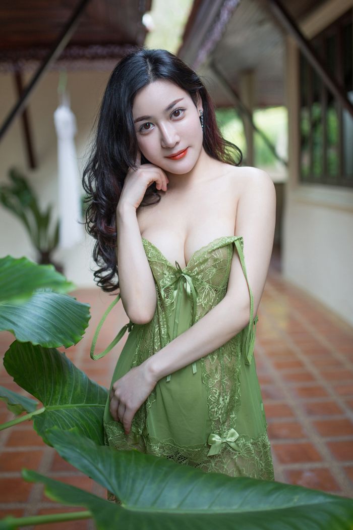 肚兜女神巧儿丽江游露臀外拍身材棒(图36)