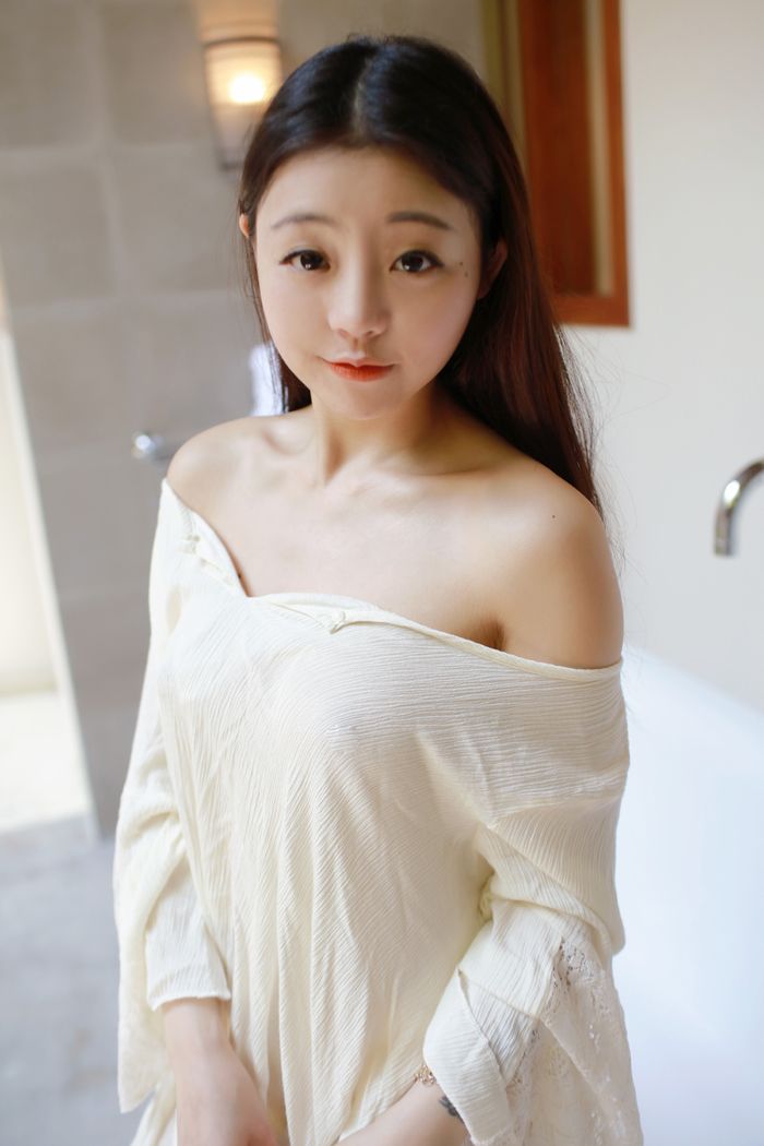 激凸小萝莉佘贝拉外拍玩透视看点足(图18)