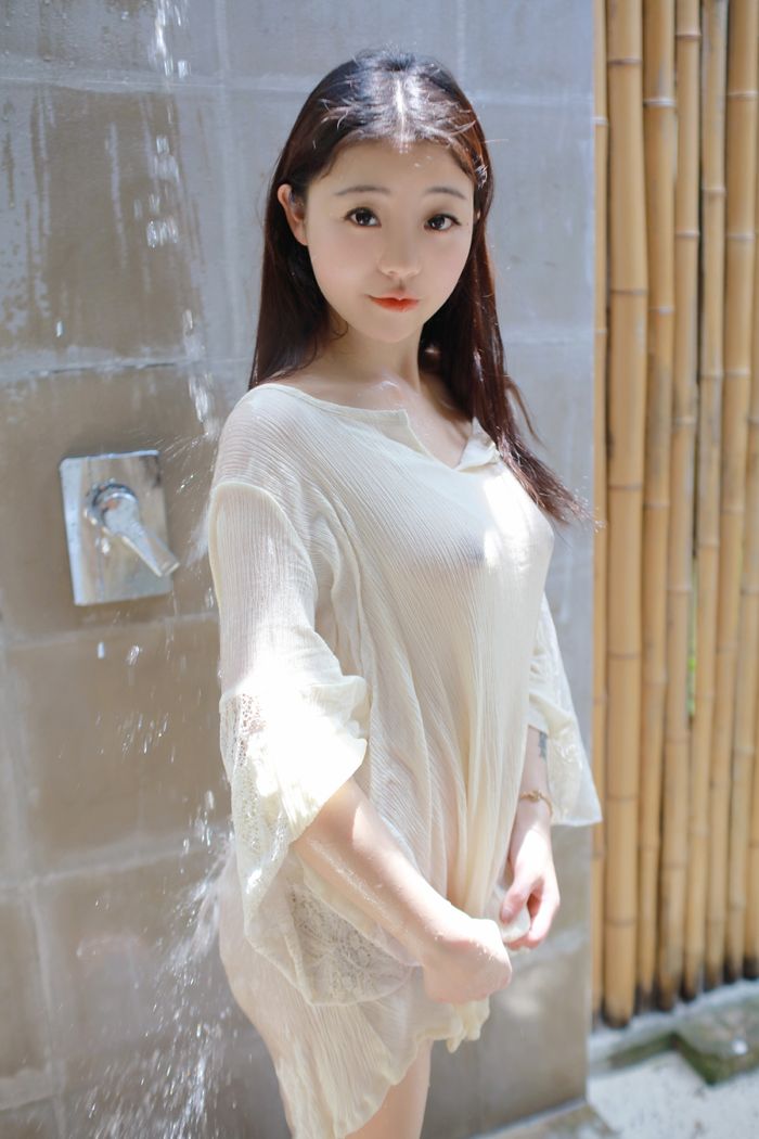激凸小萝莉佘贝拉外拍玩透视看点足(图41)
