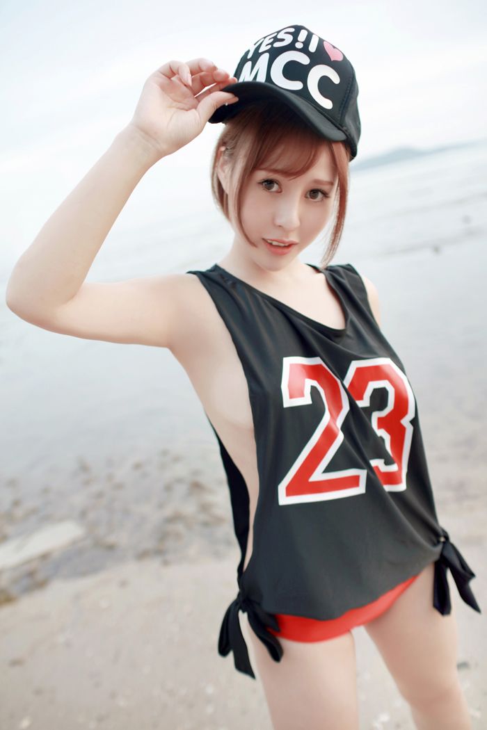 球衣小妹艾莉圆球半露大屁屁很诱人(图39)