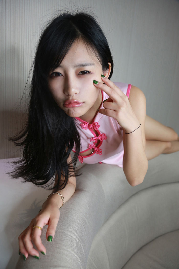 制服美女易欣viya魔鬼身材晒沐浴照(图25)