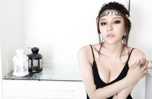 美空顶级模特黄嘉熙美艳性感图片(图1)