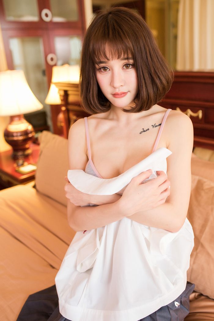 俏丽嫩模青树mm酥胸半露十分惊艳(图21)